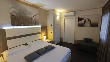 Superior Double or Twin Room | Individually decorated, individually furnished, desk, laptop workspace