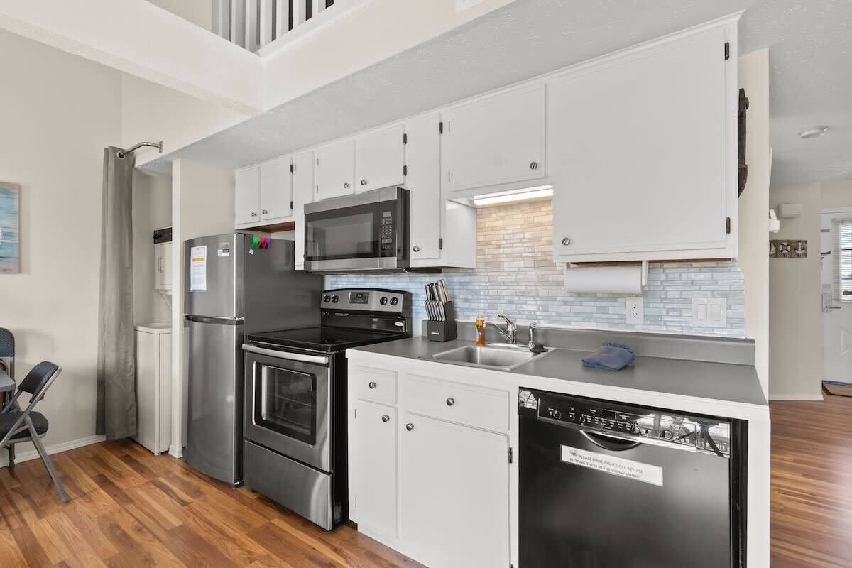 Køleskab, mikrobølgeovn, ovn, kogeplade