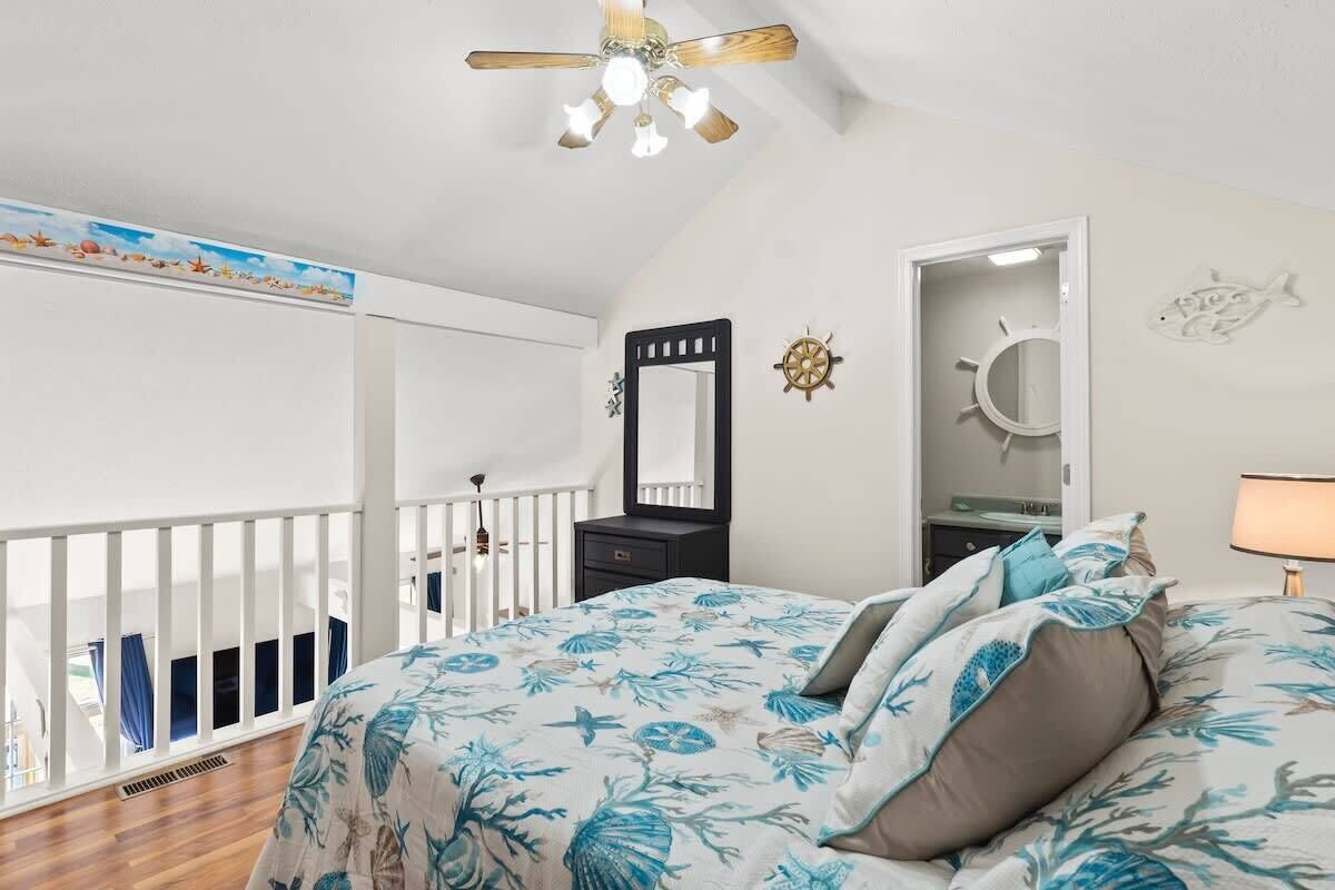 2 bedrooms, desk, iron/ironing board, travel crib