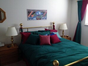 1 habitación, tabla de planchar con plancha, wifi gratis y ropa de cama 