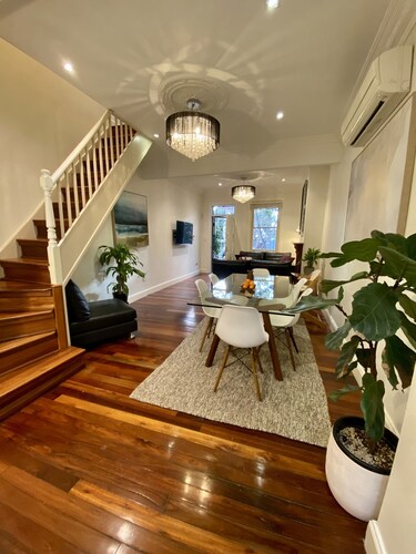 Immaculate 3 Bed City Home - Close to Everything