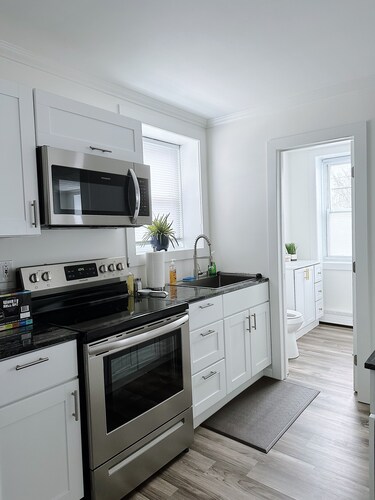 Modern 1 BR apt | Close to everything | Whitesboro