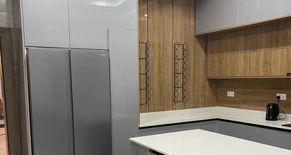 Luxury 4 Bedrooms Apt. 24Hrs Elect/WIFI/Security