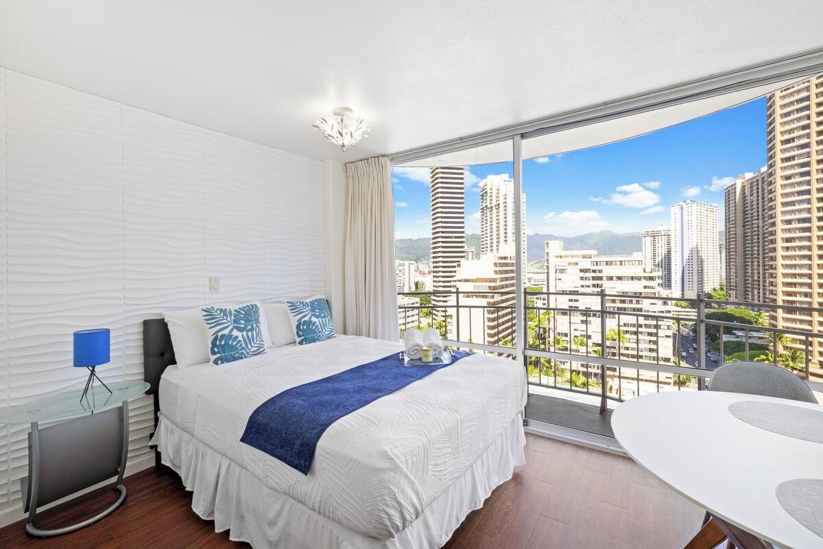Estúdio, 1 cama Queen, para não fumantes, vista para a cidade | Ferros/tábuas de passar roupa, Wi-Fi de cortesia, roupa de cama