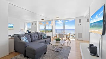 Single Room | Living area | 32-inch TV with cable channels