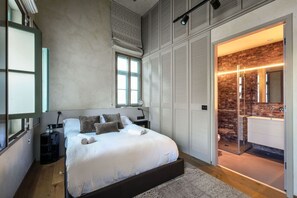 3 chambres, fer et planche à repasser