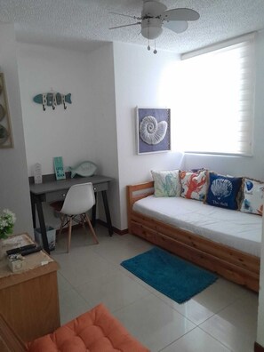 2 soverom, skrivebord, wi-fi (inkludert) og sengetøy