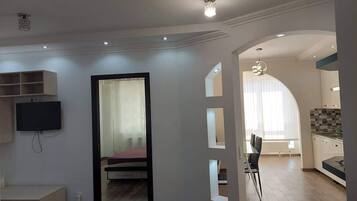2 chambres, bureau, chambres insonorisées, fer et planche à repasser