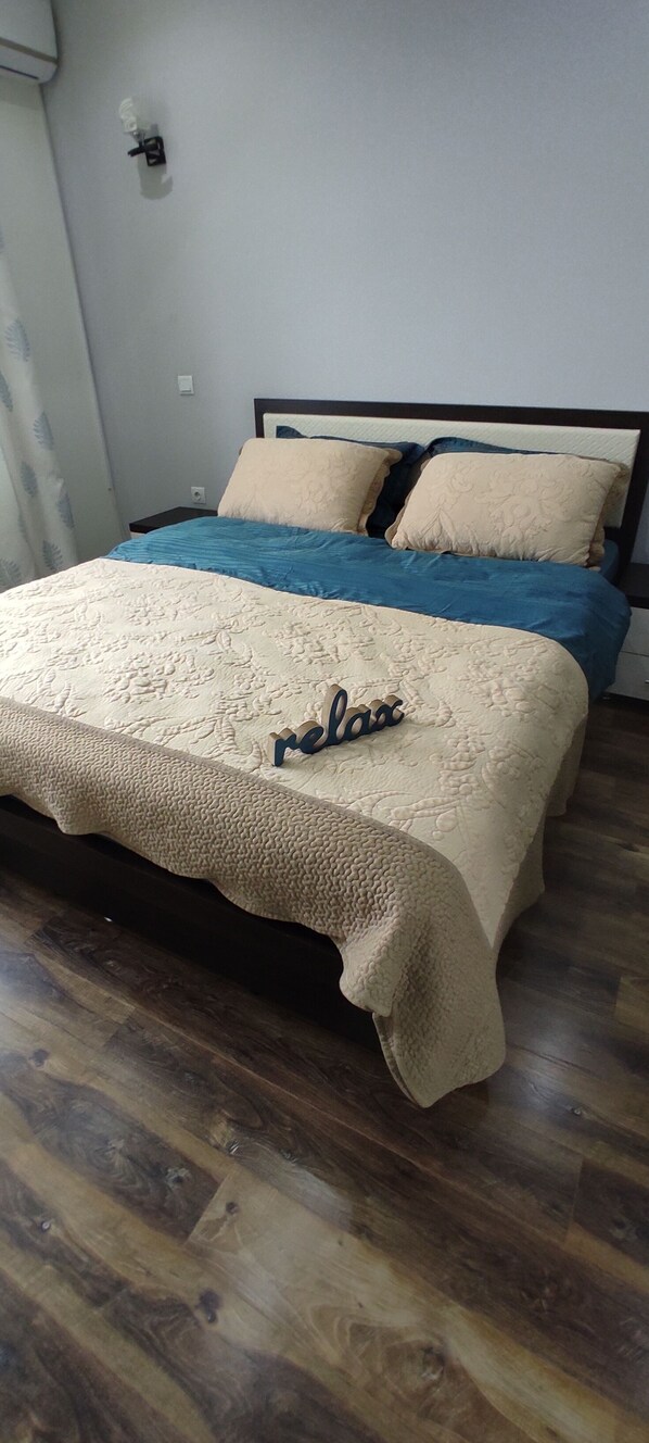 2 Schlafzimmer, Schreibtisch, schallisolierte Zimmer