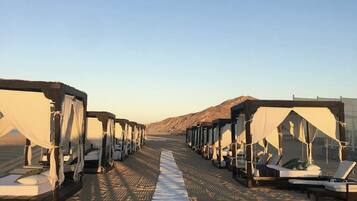 Beach nearby, sun loungers, beach towels