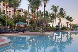 حمّام سباحة خارجي