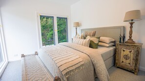 6 bedrooms, bed sheets - Southern Highlands Finest! (Exeter)