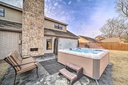 Immaculate 'Woodland View' Retreat w/ Hot Tub