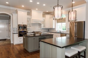 Fridge, microwave, oven, stovetop - Spacious home in Lancaster County PA with awesome backyard (Gap)