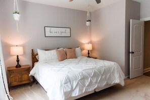 5 عدّة غرف نوم ومكتب وواي فاي مجانًا وملاءات أسرّة