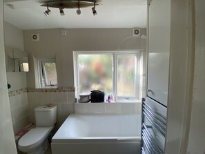 Bathroom - Main Bedroom in Garden Flat shared house (Guildford)