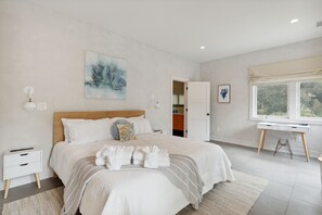 4 bedrooms, desk, iron/ironing board, WiFi