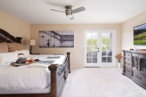 2 bedrooms, iron/ironing board, travel cot, WiFi - Biltmore Bliss-Pool-Pickeball-Gym-Mountain views (Phoenix)