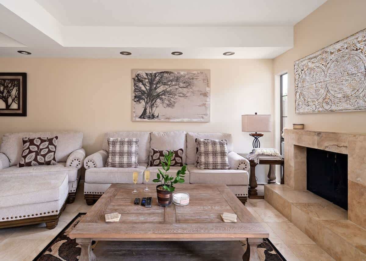 TV, fireplace