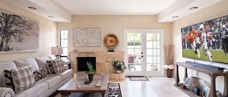 TV, fireplace