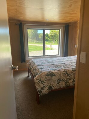 1 bedroom, bed sheets