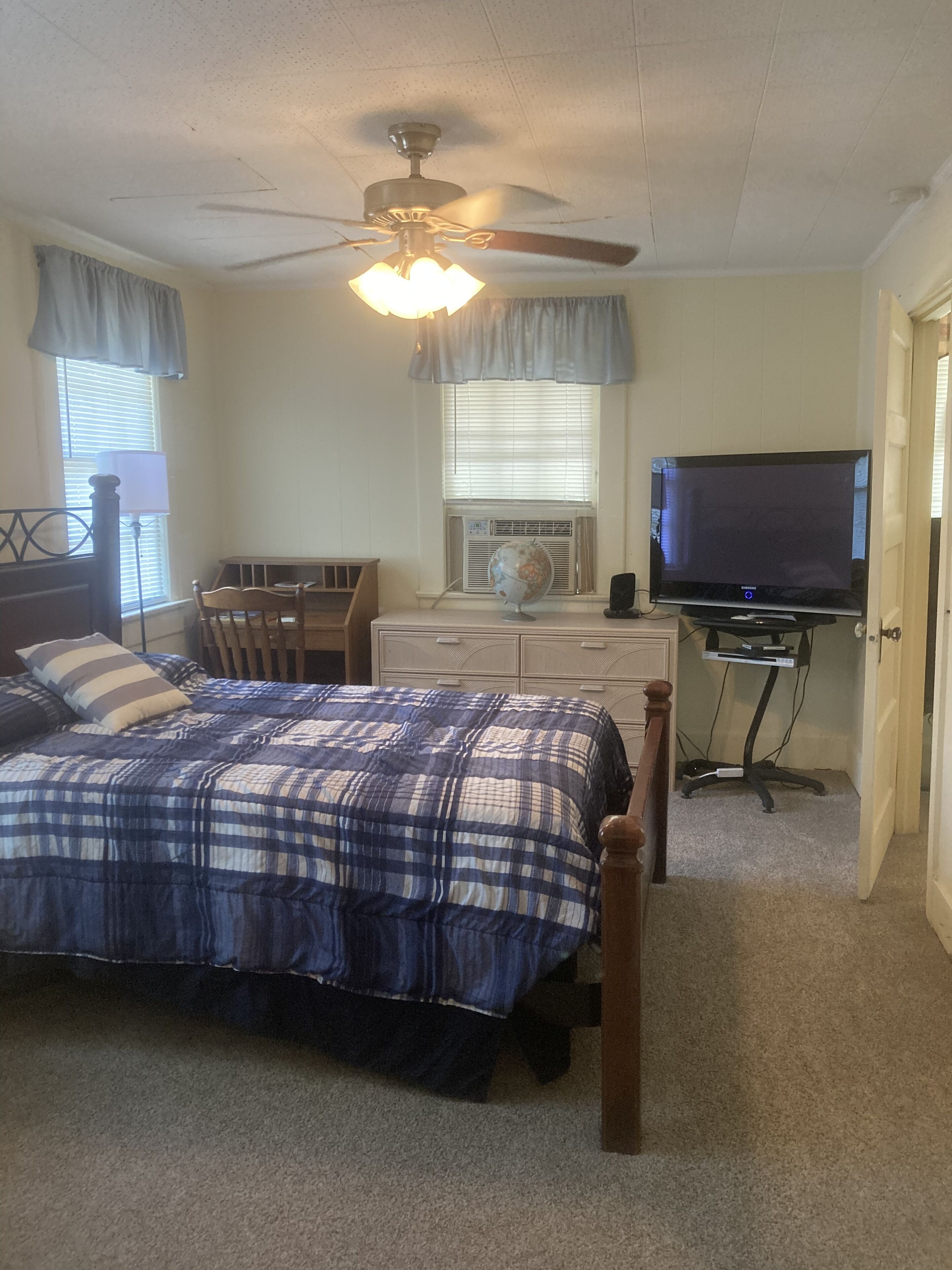 1 chambre, bureau, fer et planche à repasser, Wi-Fi gratuit