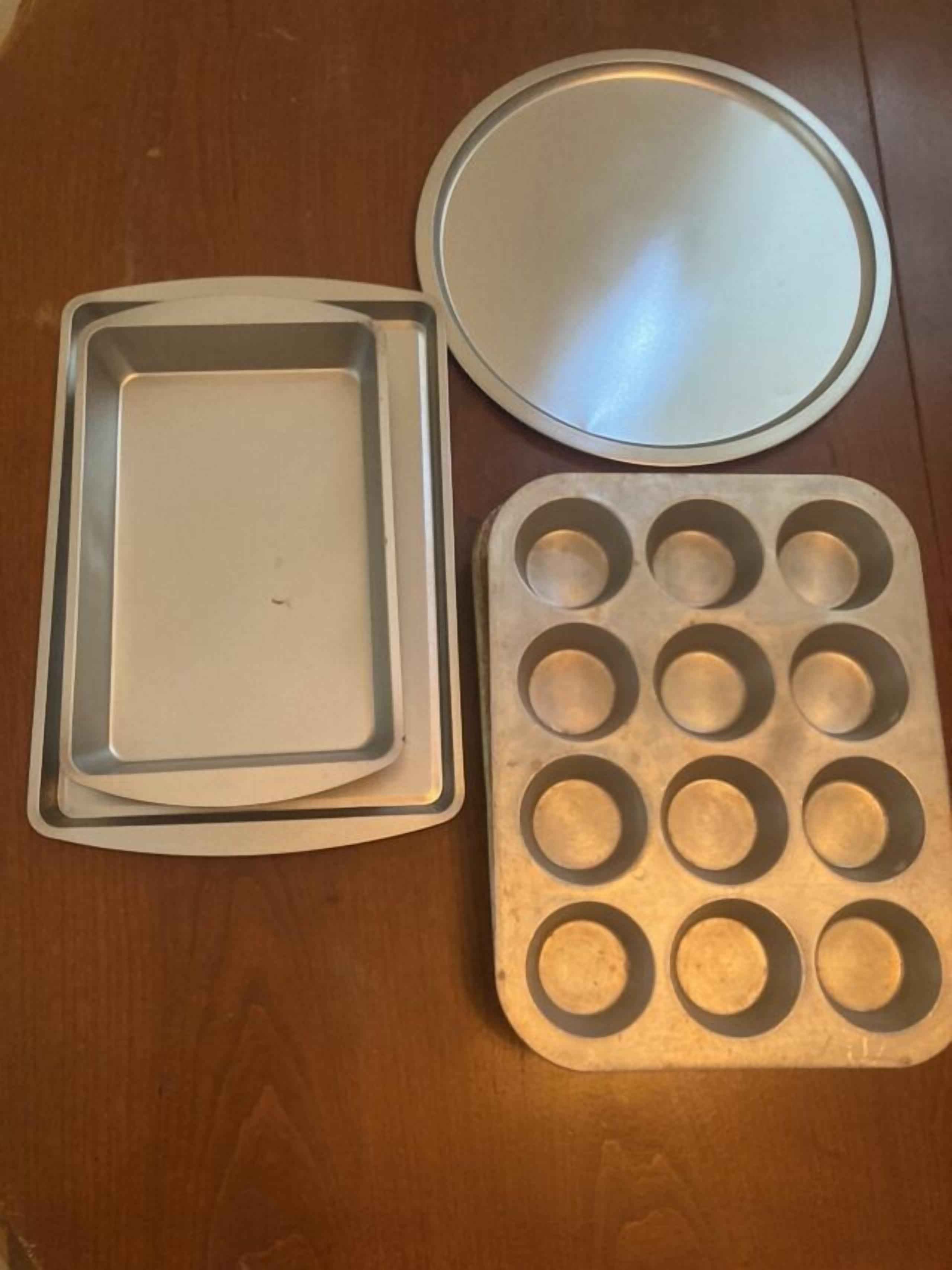 Sèche-cheveux, serviettes fournies, savon, shampoing