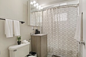 Signature Condo | Bathroom