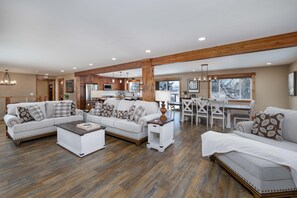 TV, fireplace - Spacious, Private Home with Mountain Views - Mountain View Delight (Bozeman)