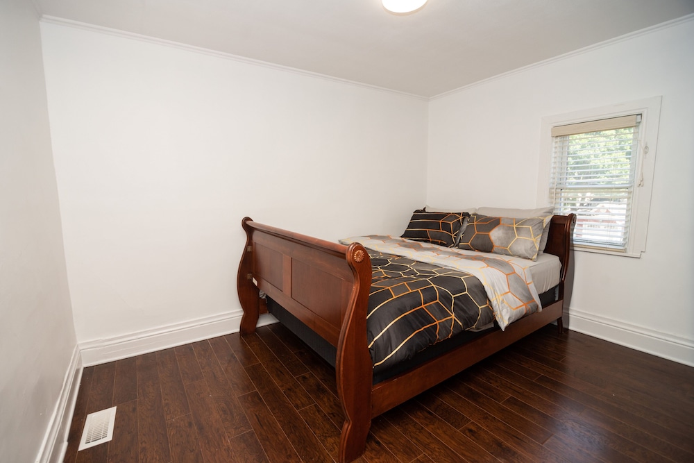 Spacious 3BR HouseClifton Hill ,super close to the Falls. Niagara