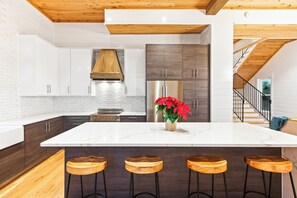 House, Multiple Beds, Pool Access, Ocean View | Private kitchen