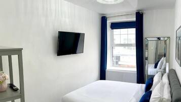 3 bedrooms, iron/ironing board, travel crib, free WiFi