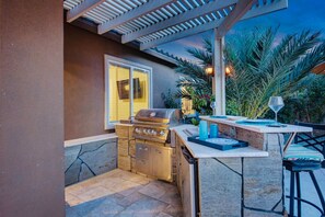 Terrace/patio - All Inclusive-Flairbnb/Pool/Spa/Pool Table (Indio)