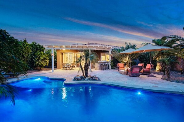 حمّام سباحة مُدفَّأ