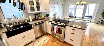 Modern Cottage on Green Lake -- four seasons of fun!