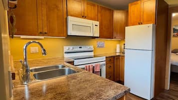 冰箱、微波炉、烤箱、炉灶