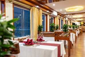 Restaurant - Halong Crown Cruise (Ha Long)