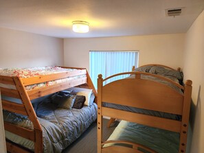 4 bedrooms, free WiFi, bed sheets