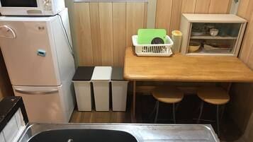 Fridge, microwave, stovetop, cookware/dishes/utensils