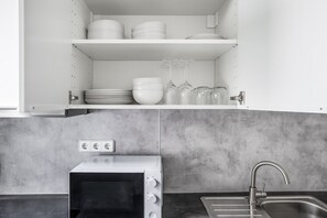 Kühlschrank, Mikrowelle, Ofen, Geschirrspüler