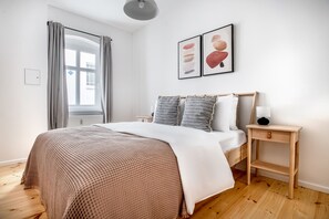 2 bedrooms, iron/ironing board, WiFi, bed sheets - Amazing Kreuzberg 2BR nr Museum Island, by Blueground (Berlin)