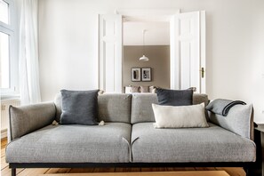 TV, stereo - Amazing Kreuzberg 2BR nr Museum Island, by Blueground (Berlin)