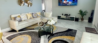 Paradise Miami Home/Ideal Families/ 10 Guess/ Grill and Bar