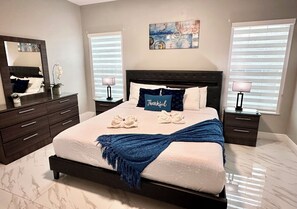 3 habitaciones, escritorio, tabla de planchar con plancha y wifi gratis 