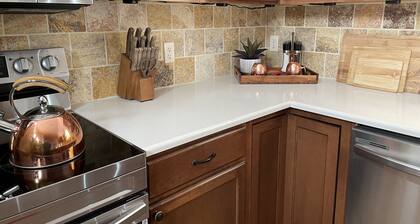 *Newly renovated home!* Staycation at the Legends