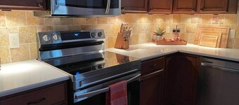 *Newly renovated home!* Staycation at the Legends