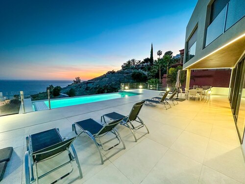 Luxury villa sea views,heated pool and jacuzzi