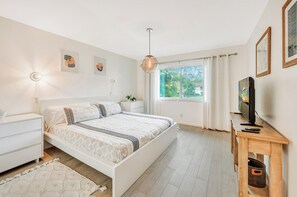 2 bedrooms, iron/ironing board, WiFi, bed sheets