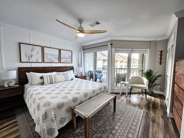 2 bedrooms, travel cot, WiFi, bed sheets - BEACHFRONT Townhome - New Kitchen and Bath - 2 BR 2.5 Bath   (Gulf Shores)