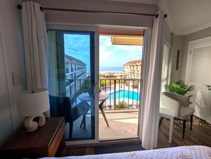 Interior - BEACHFRONT Townhome - New Kitchen and Bath - 2 BR 2.5 Bath   (Gulf Shores)